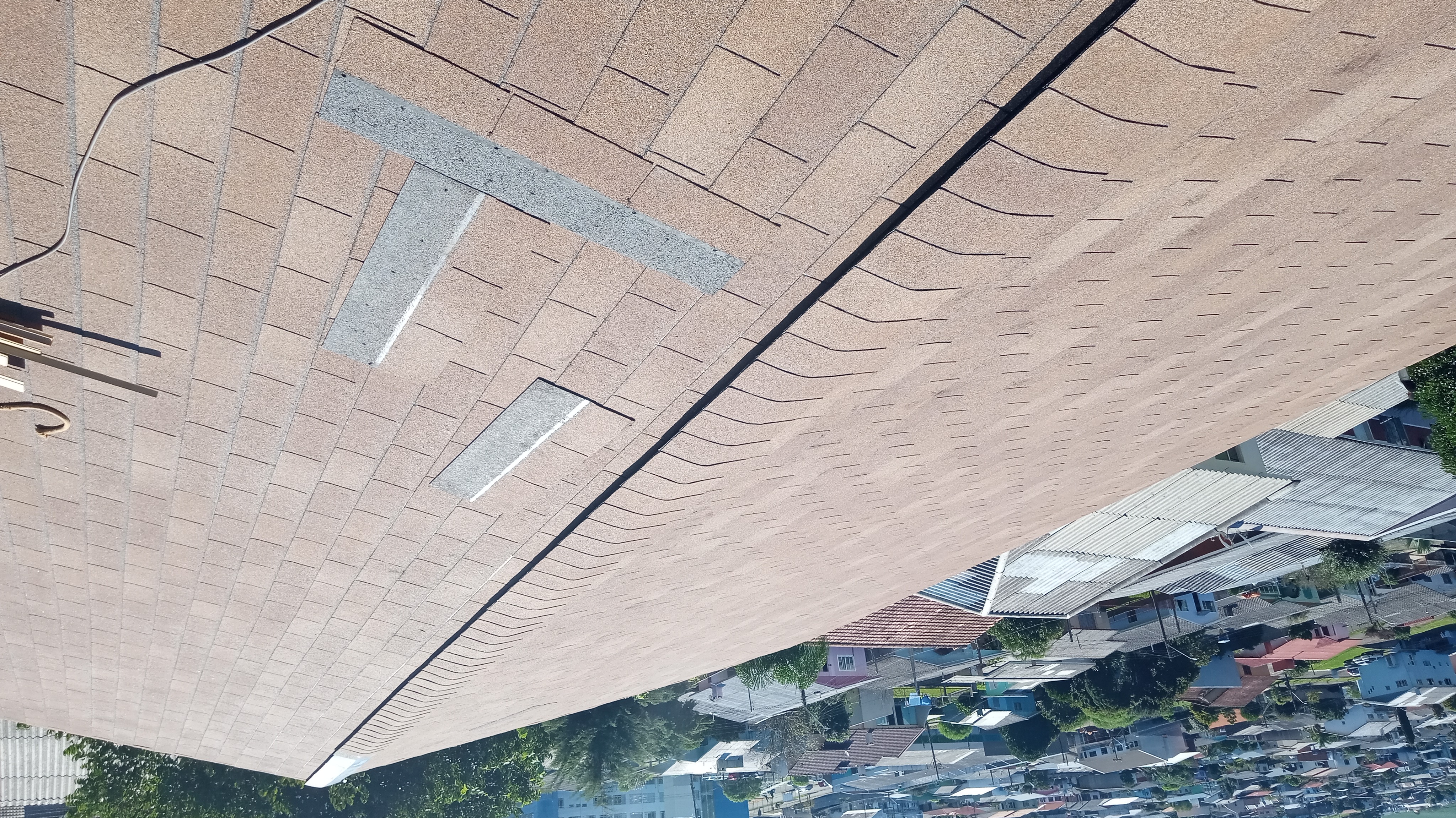 Telhado shingle pronto, vista panorâmica